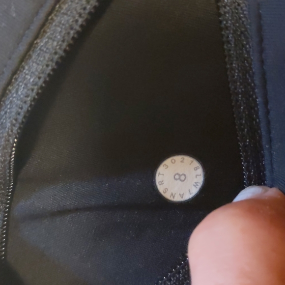 Lululemon Speed Up shorts - Picture 8 of 8